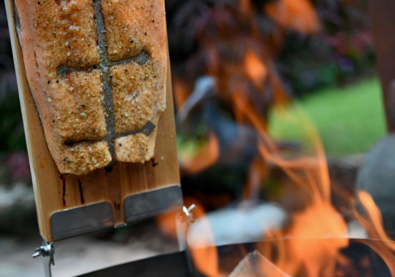 Outdoor Cooking Flammlachs Grill theBBQshop.de